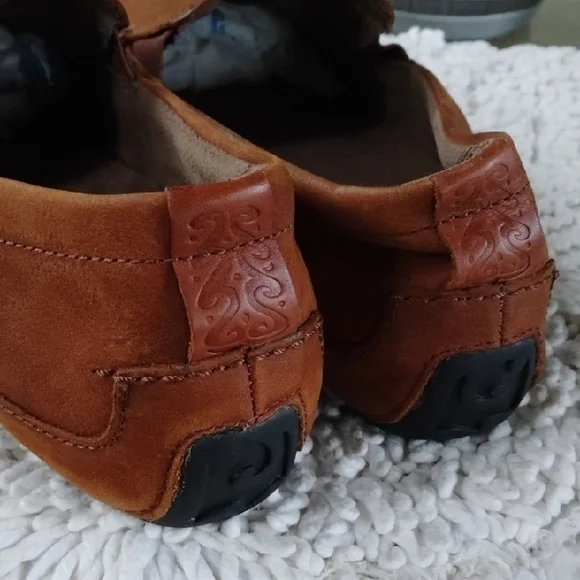 🚨B2G1 OLUKAI Brown Loafers